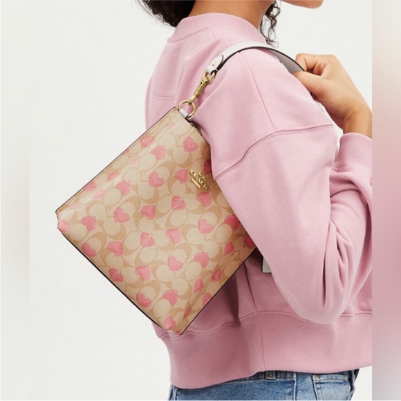 Coach Limited Edition Mollie Bucket 22 Bag Valentines 2024 Collection Pink Heart - Picture 2 of 16